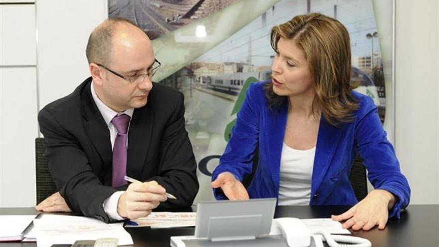 Clara San Damián y Javier Gallego durante la reunión.