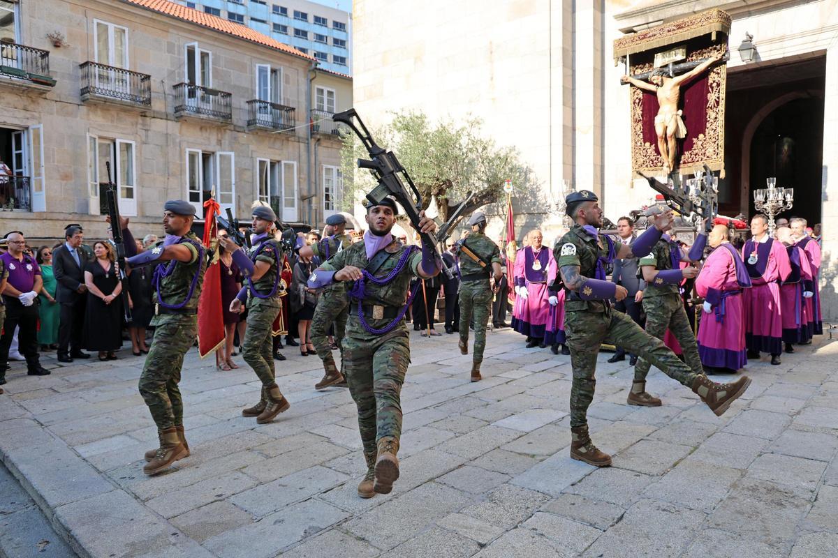 Multitudinaria devoción por el Cristo de la Victoria en Vigo