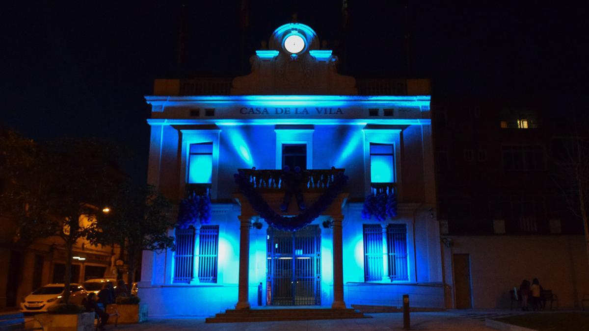 El ayuntamiento de Rubí, iluminado.
