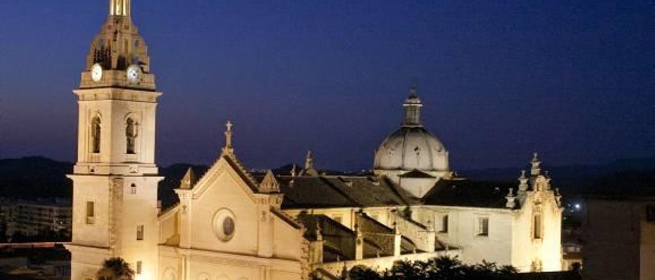 Xàtiva recupera la iluminación de la Seu y la plaza Trinitat