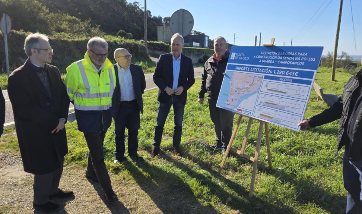 Roberto Carrero y Agustín Reguera, en la visita a la zona. | FDV