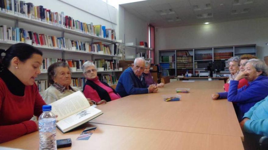 Los usuarios del centro de día de Onís visitarán cada semana la biblioteca