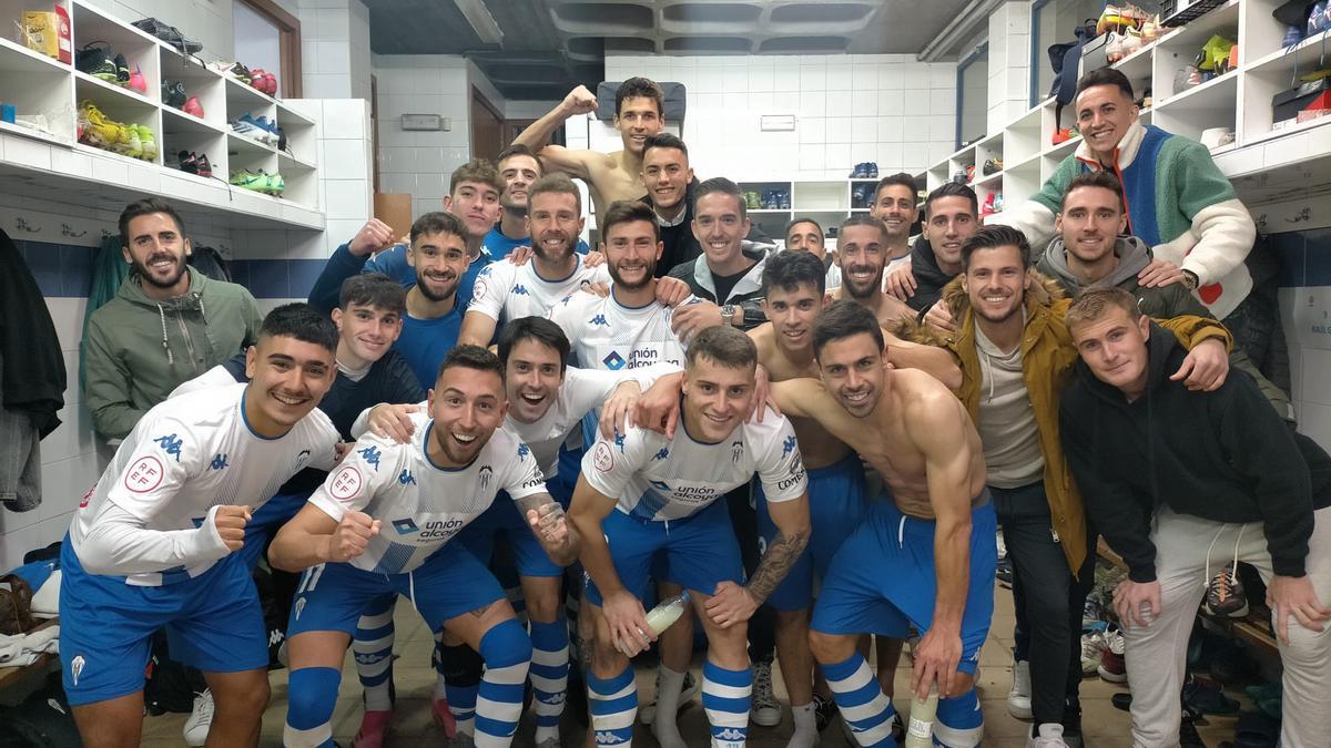 Los futbolistas del Alcoyano celebran la victoria ante el Calahorra