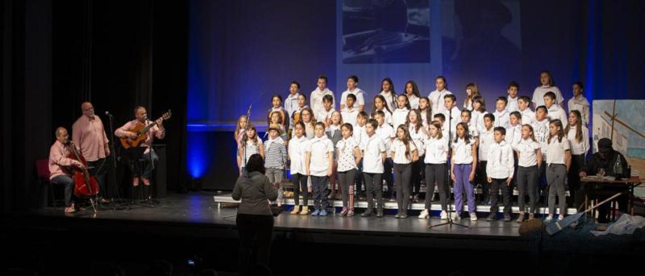 Un assaig de la cantadeta amb alumnes de l’escola Pi Verd de Palafrugell. | DDG
