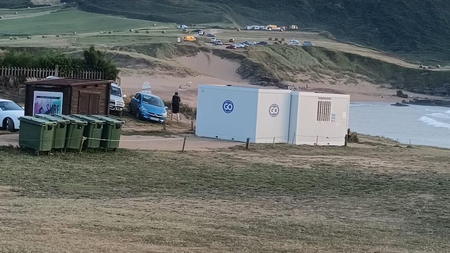 &quot;Es incontrolable&quot;, dicen los vigilantes del parking de Verdicio sobre la ‘ocupación’ caravanista
