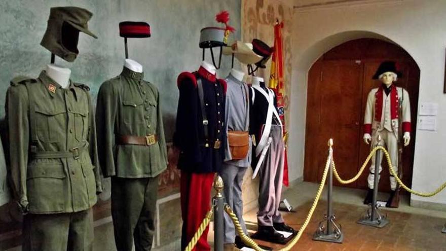 Cuatro exposiciones en Almendralejo muestran la labor de las Fuerzas Armadas