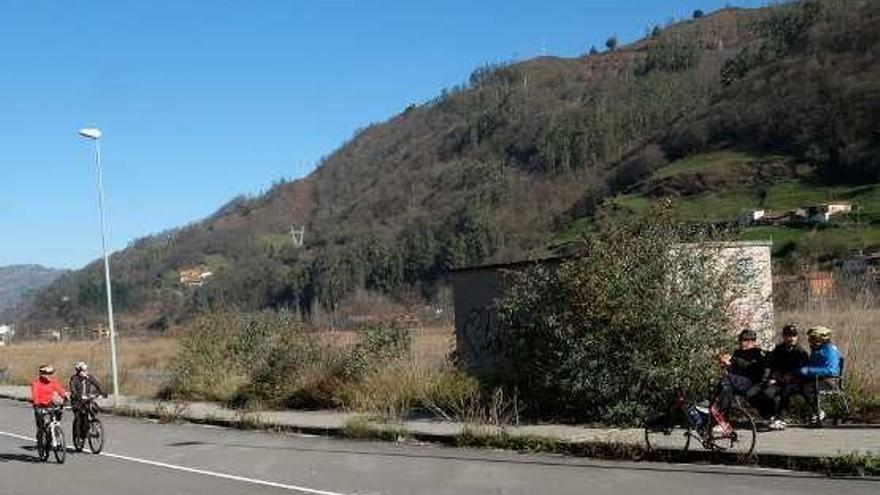 El polígono de Reicastro, con un grupo de ciclistas haciendo deporte en sus viales.