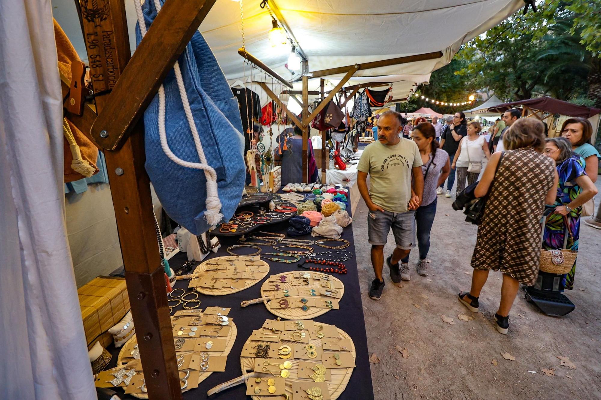 Fira del Llibre y de productos artesanos en el parque de la Glorieta