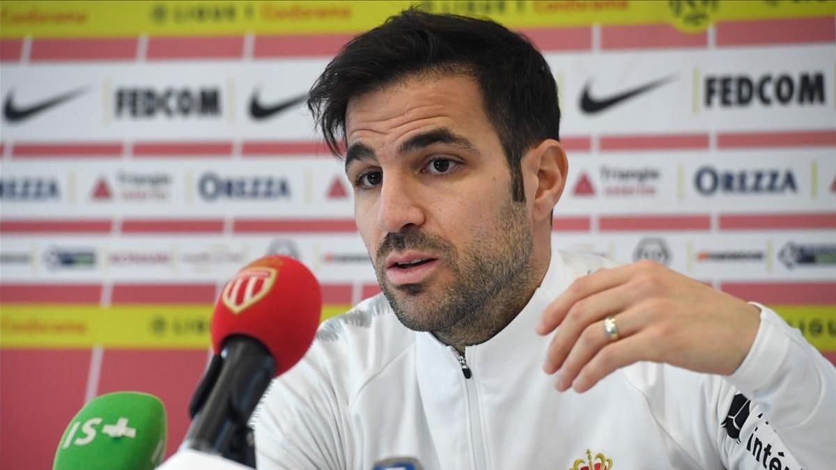 Cesc Fàbregas, en una rueda de prensa con el Mónaco.