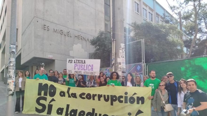 Protesta en el IES Miguel Hernández de Alicante por la situación del sector educativo