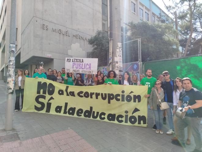 Protesta en el IES Miguel Hernández de Alicante por la situación del sector educativo