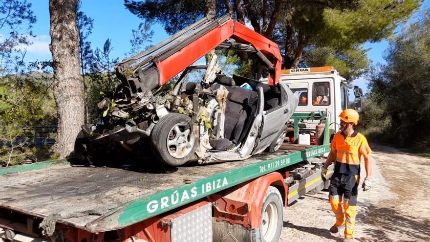 Imágenes del accidente mortal de un joven en la carretera de Ibiza a Santa Eulària