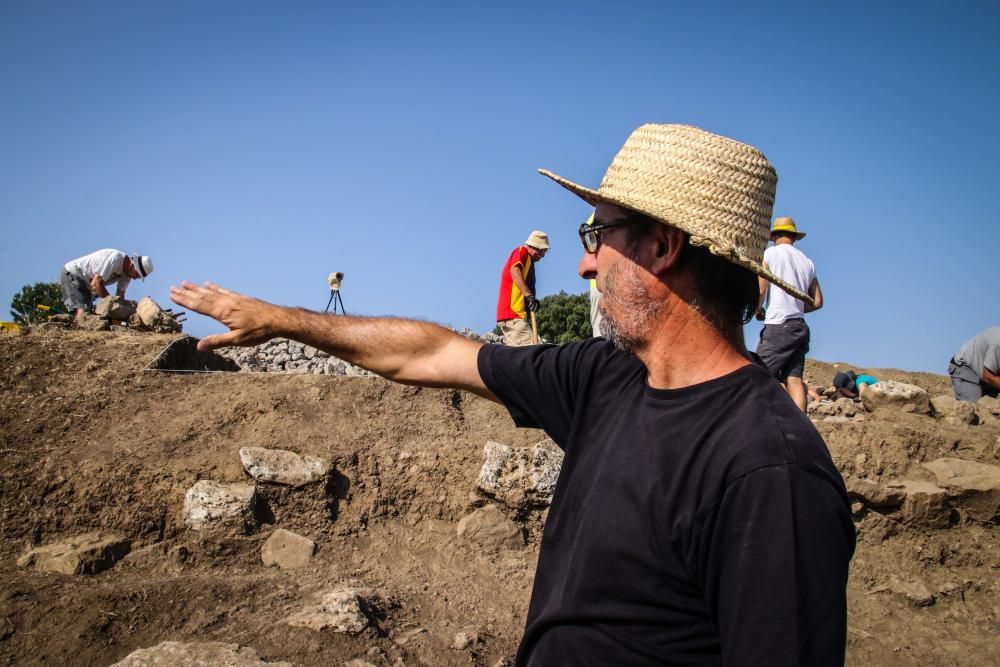 Excavaciones en el Cabeçó de Mariola