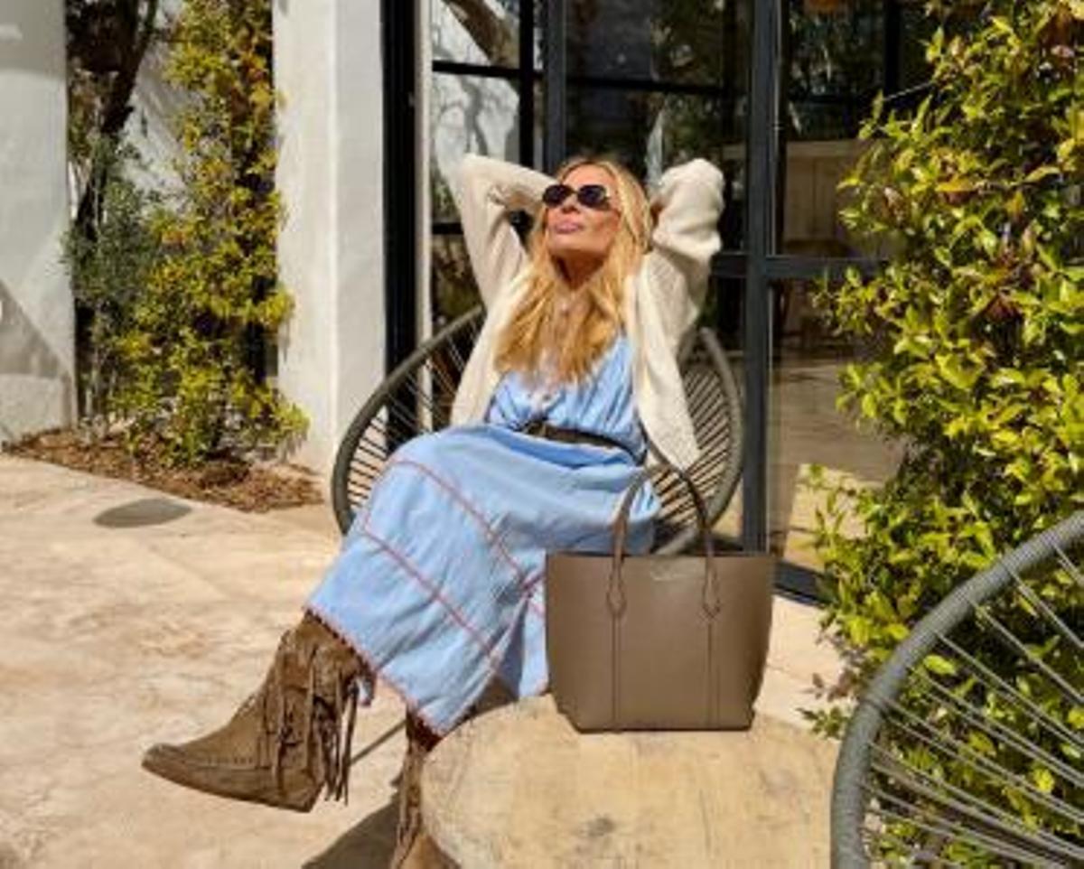 Marta Sánchez en Ibiza tomando el sol