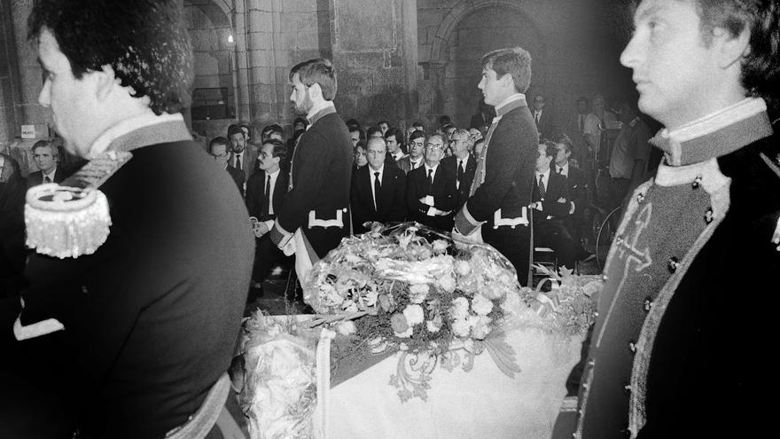 El féretro de Castelao en San Domingos de Bonaval.