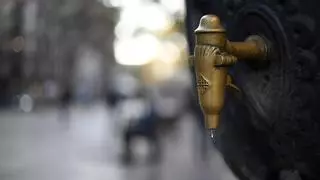 Barcelona esquiva la bajada de presión del agua hasta el verano