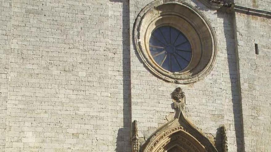 Portada de la iglesia de San Julián, templo que albergará la imagen.