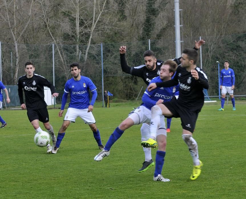 El partido entre el Oviedo B y el Avilés, en imágenes