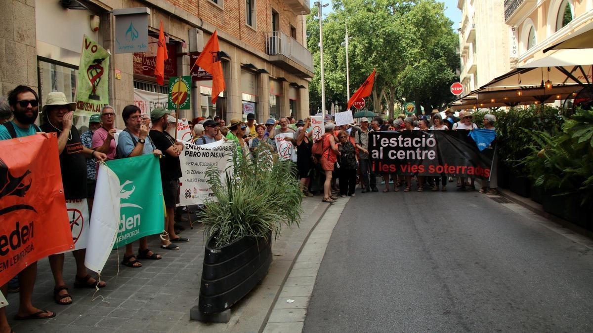 Concentració al centre de Figueres.