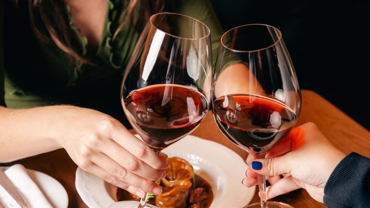 Brindis en Público.