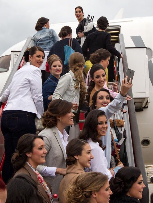 Las candidatas antes de subir al avión