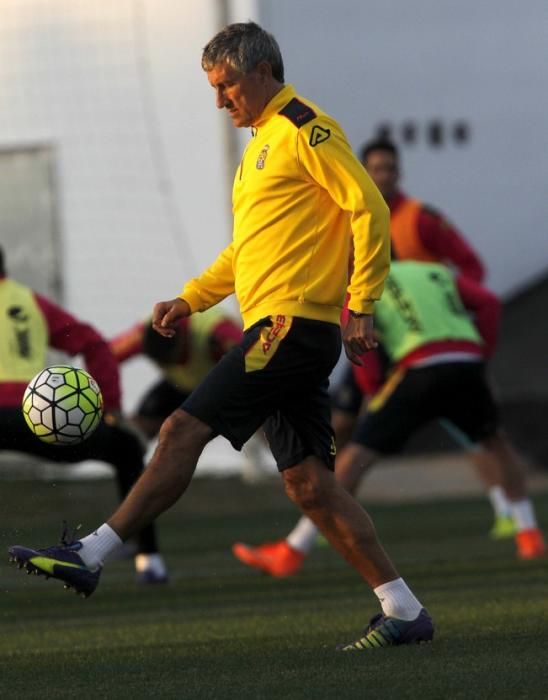 CALABUIG MARZO 04/02/2016 .  FUTBOL . ENTRENAMIENTO DE LAS PALMAS EN PATERNA