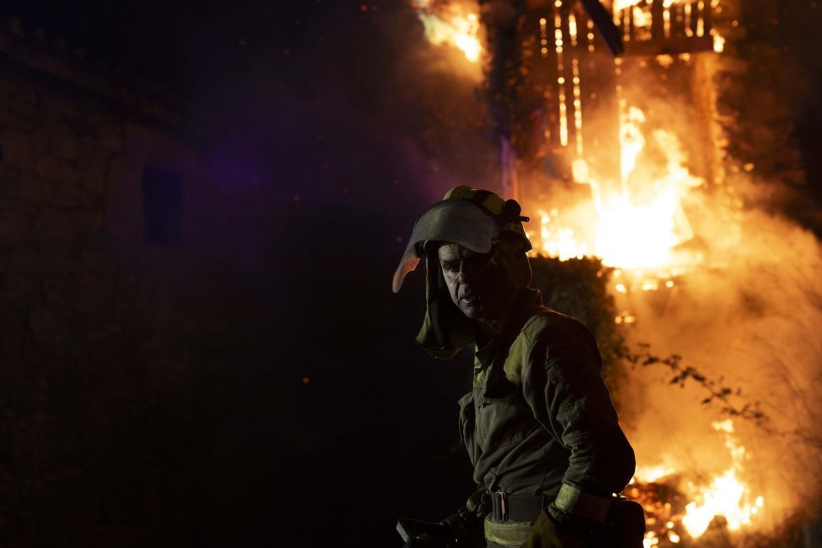 INCENDIOS EN GALICIA | El fuego sigue arrasando O Bolo y Ferreira de Pantón