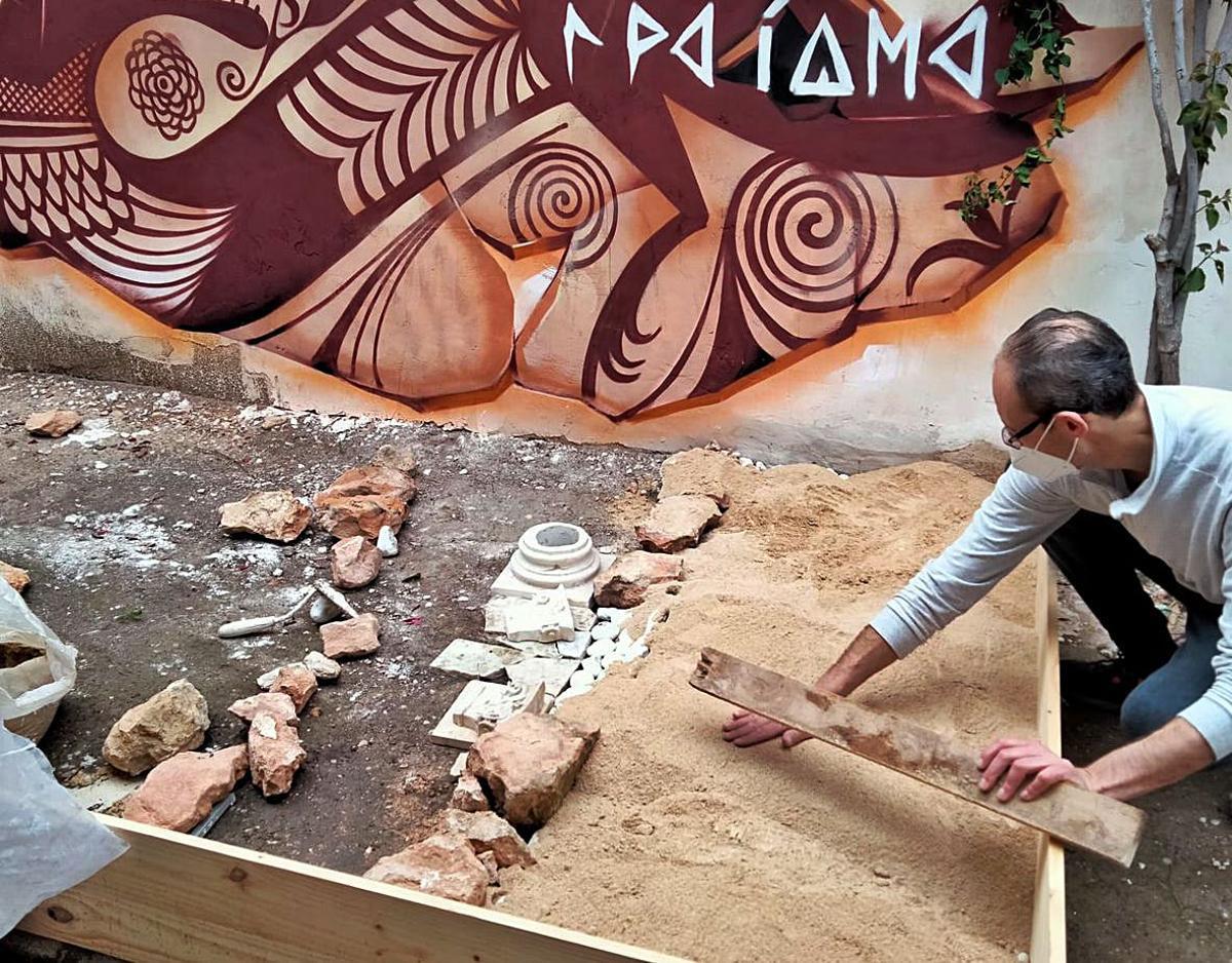 Los jóvenes del instituto La Asunción trabajan en el proyecto del aula experimental que han puesto en marcha los docentes del centro en las últimas semanas. | INFORMACIÓN