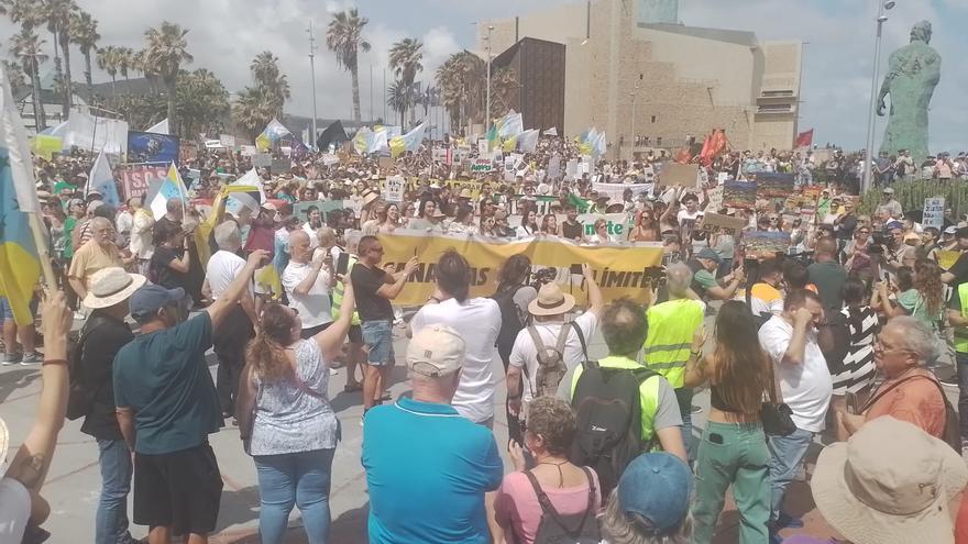 La manifestación 20A &#039;Canarias tiene un límite&#039; recorre las calles de Las Palmas de Gran Canaria