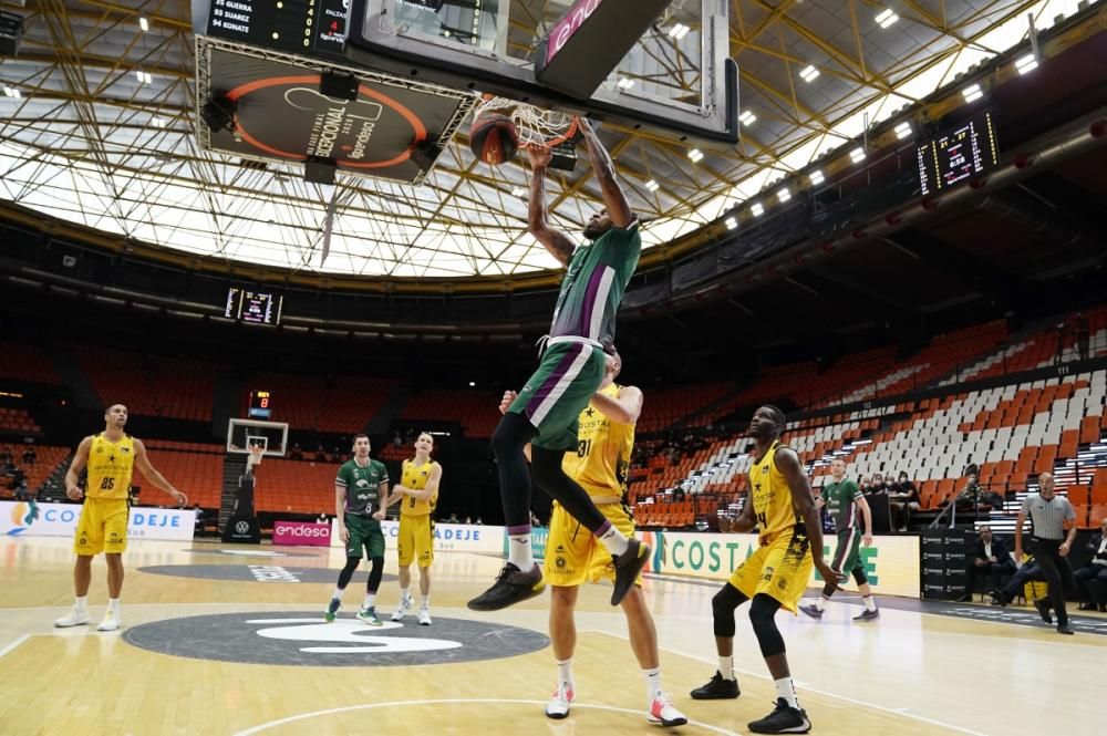 Partido entre el Iberostar y el Unicaja en la fase final de la Liga ACB.