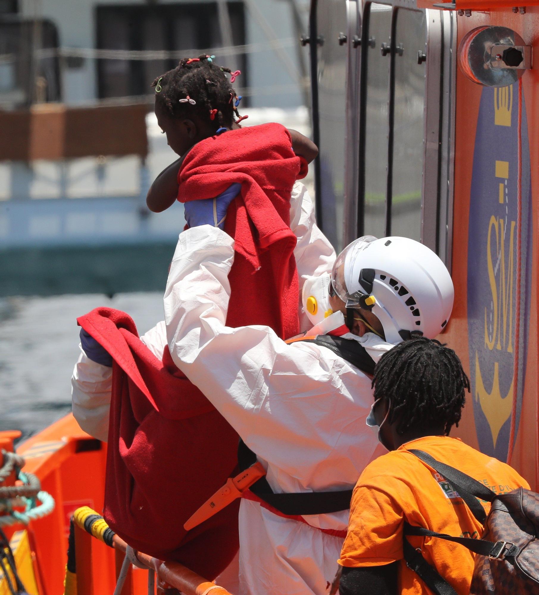 Rescatan a 45 subsaharianos, de ellos 8 niños, al sur de Gran Canaria