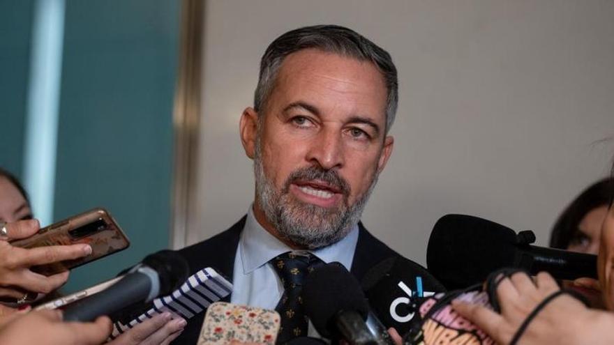 Abascal promete nuevas bajadas de impuestos en Extremadura en los Presupuestos de 2027