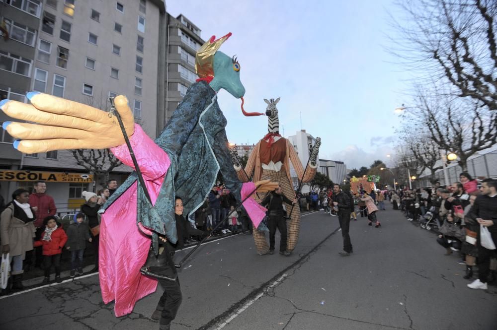 Los Reyes Magos recorren la ciudad desde O Castrillón hasta la plaza de María Pita.