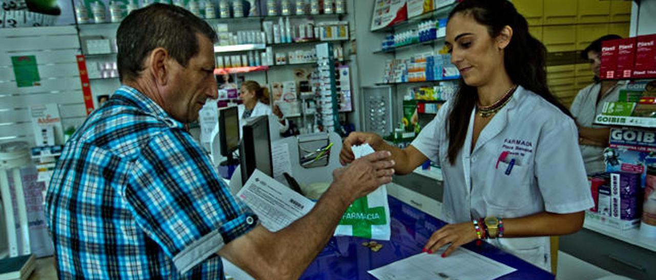 Dispensación de medicamentos en una imagen de archivo