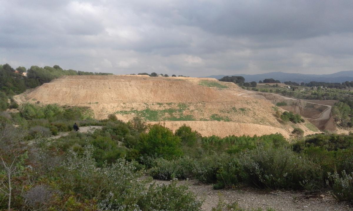 L’Ajuntament de Rubí assegura que l’abocador de Can Canyadell té llicència ambiental «vigent» des del 2003 L’Ajuntament de Rubí assegura que l’abocador de Can Canyadell té llicència ambiental «vigent» des del 2003