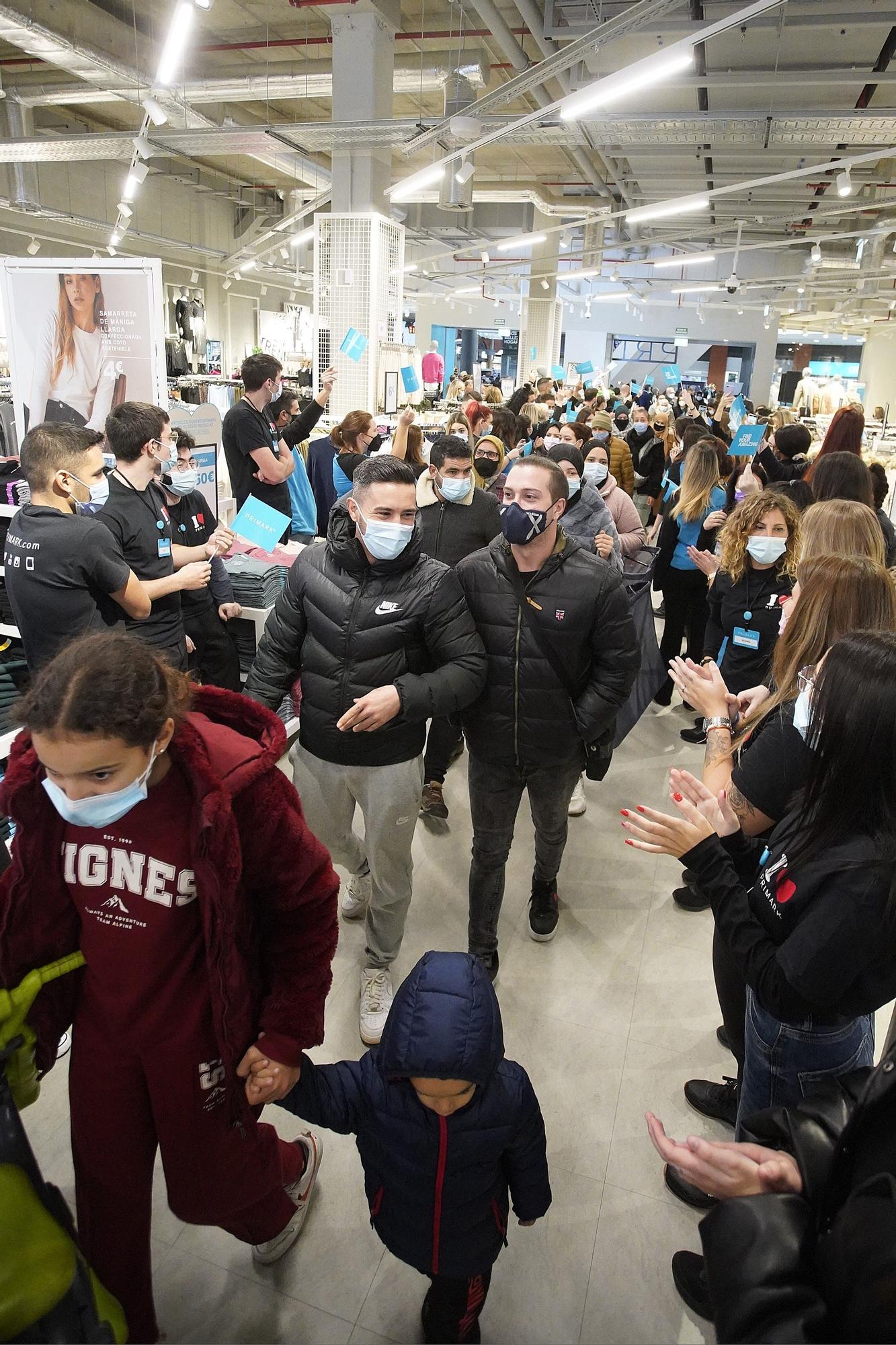 Gran expectació a l'obertura del Primark a l'Espai Gironès de Salt