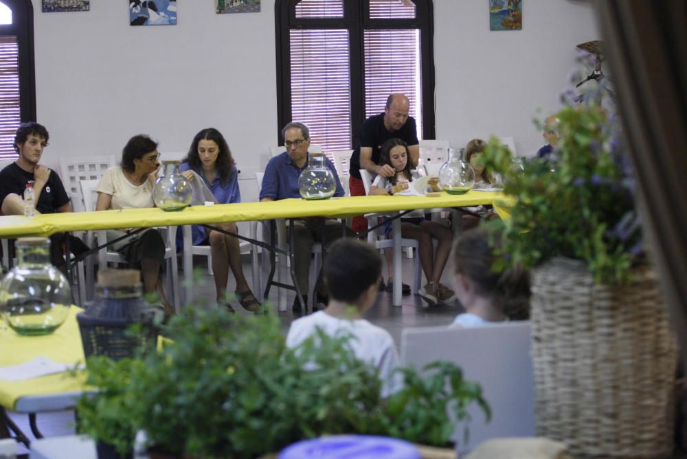 Quim Torra participa en un taller de ratafia a Santa Coloma de Farners