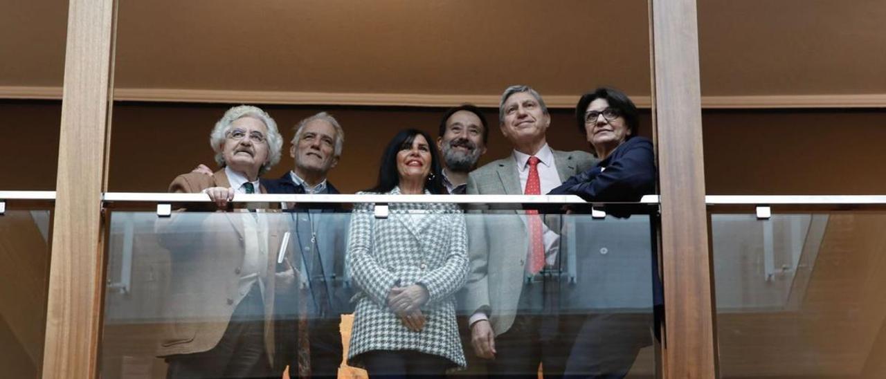 El jurado, en la Casa Natal Jovellanos: Lluis Xabel Álvarez, Pedro de Silva, Marisa Morán, Rodrigo Cepeda, José Luis García y Teresa Caso.