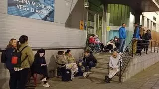 Fin a las colas nocturnas por una plaza en los cursillos de natación en Mieres