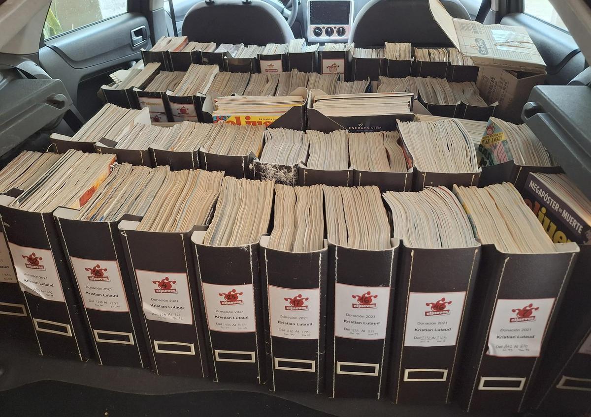 El maletero, repleto de ejemplares de "El jueves"