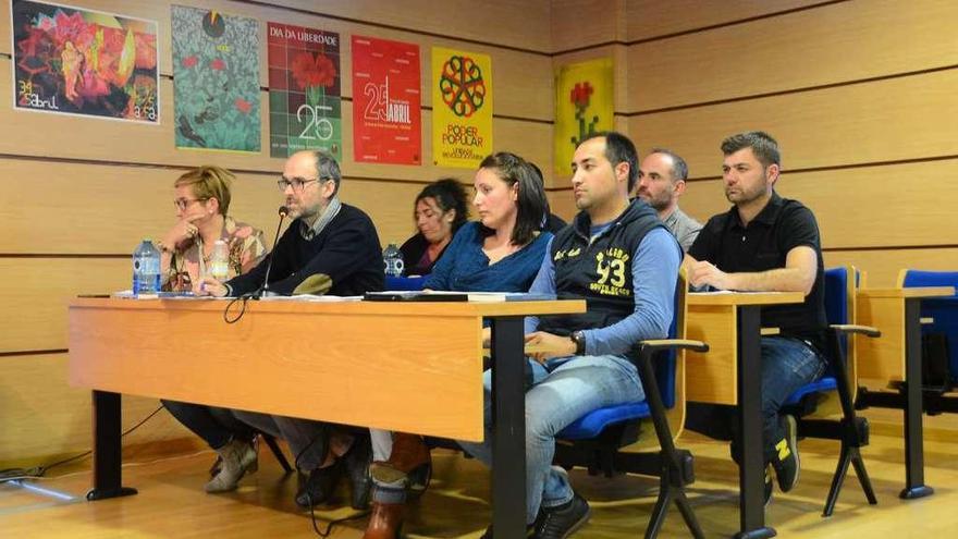 Barreiro, en el pleno de ayer, defendiendo la ubicación de los centros de compostaje. // Gonzalo Núñez