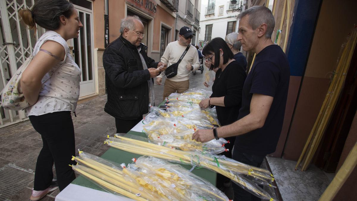 Stand de venta de palmas montado la cofradía de de la Entrada de Jesús en Jerusalén (La Burreta) en Xàtiva.