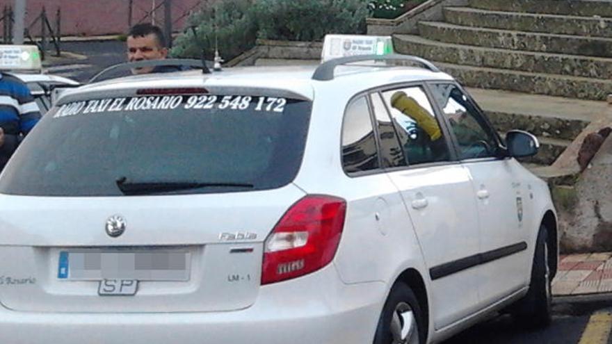 Un taxi en el centro de La Esperanza.