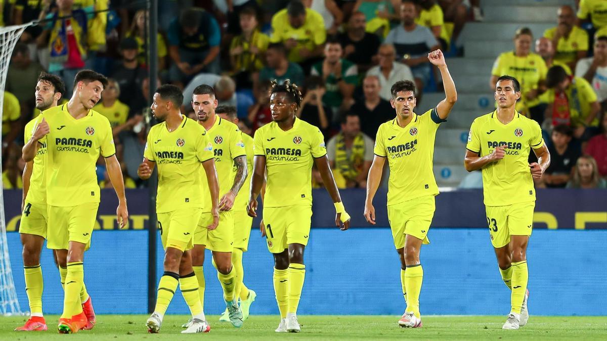 Los jugadores del Villarreal celebran un gol en la Conference League.