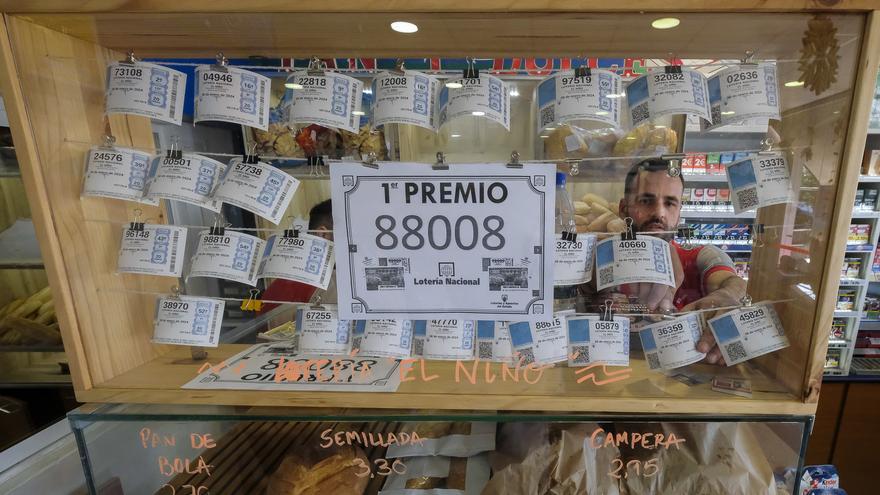 Los compradores de El Niño se lanzan a los loteros que repartieron el Gordo