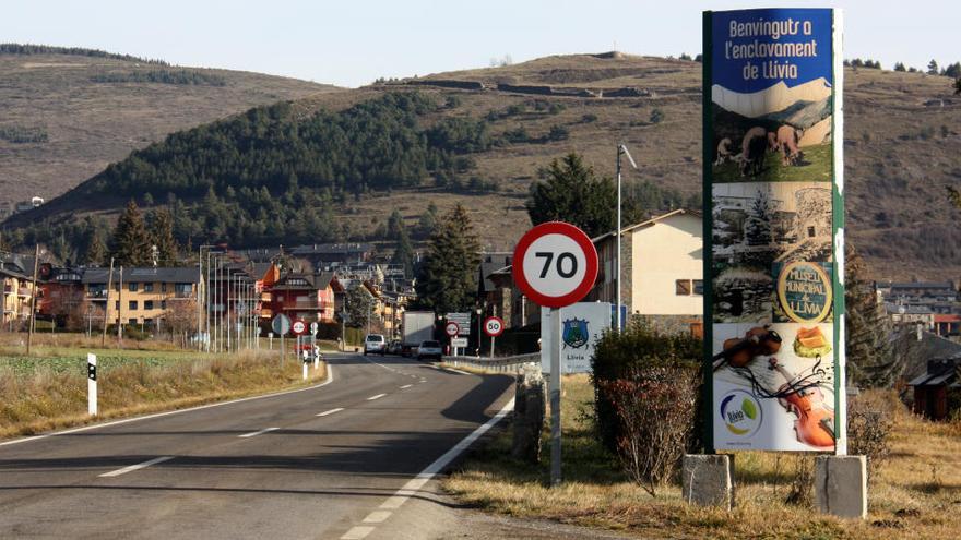 L&#039;entrada a Llívia des de Puigcerdà