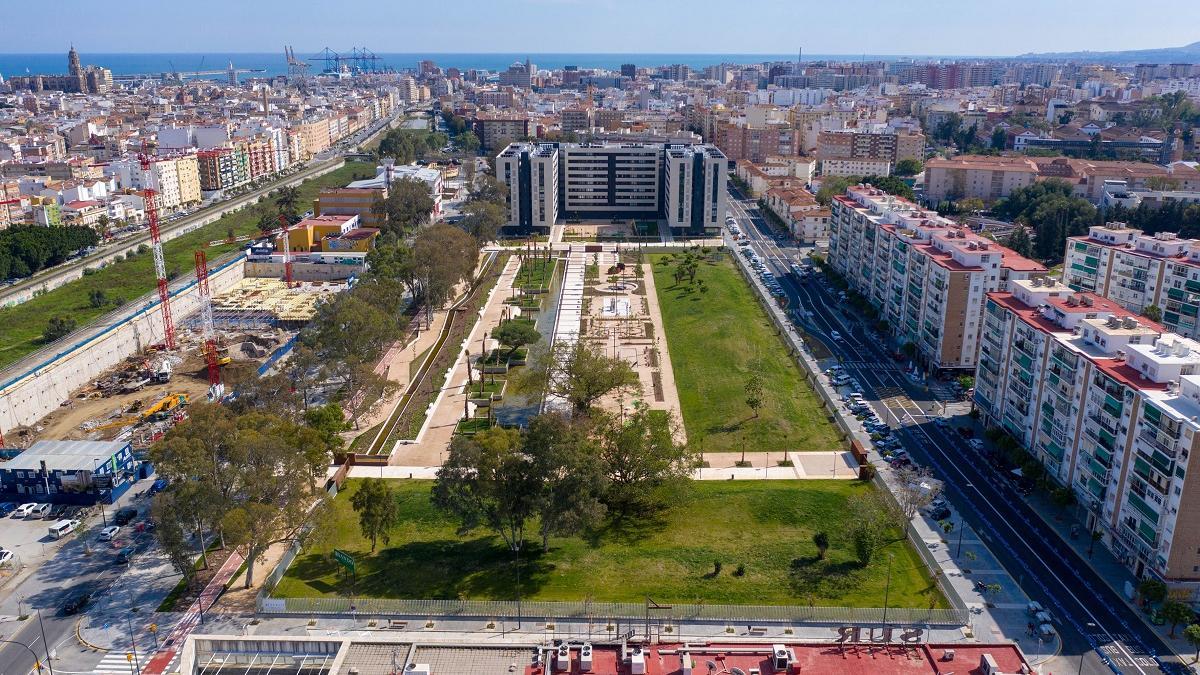 Una vista de Málaga tomada por un dron de Sando.