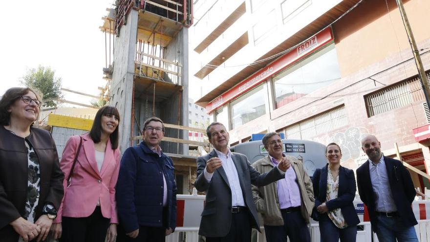 Caballero visitó el estado de las obras esta mañana. // A. Villar