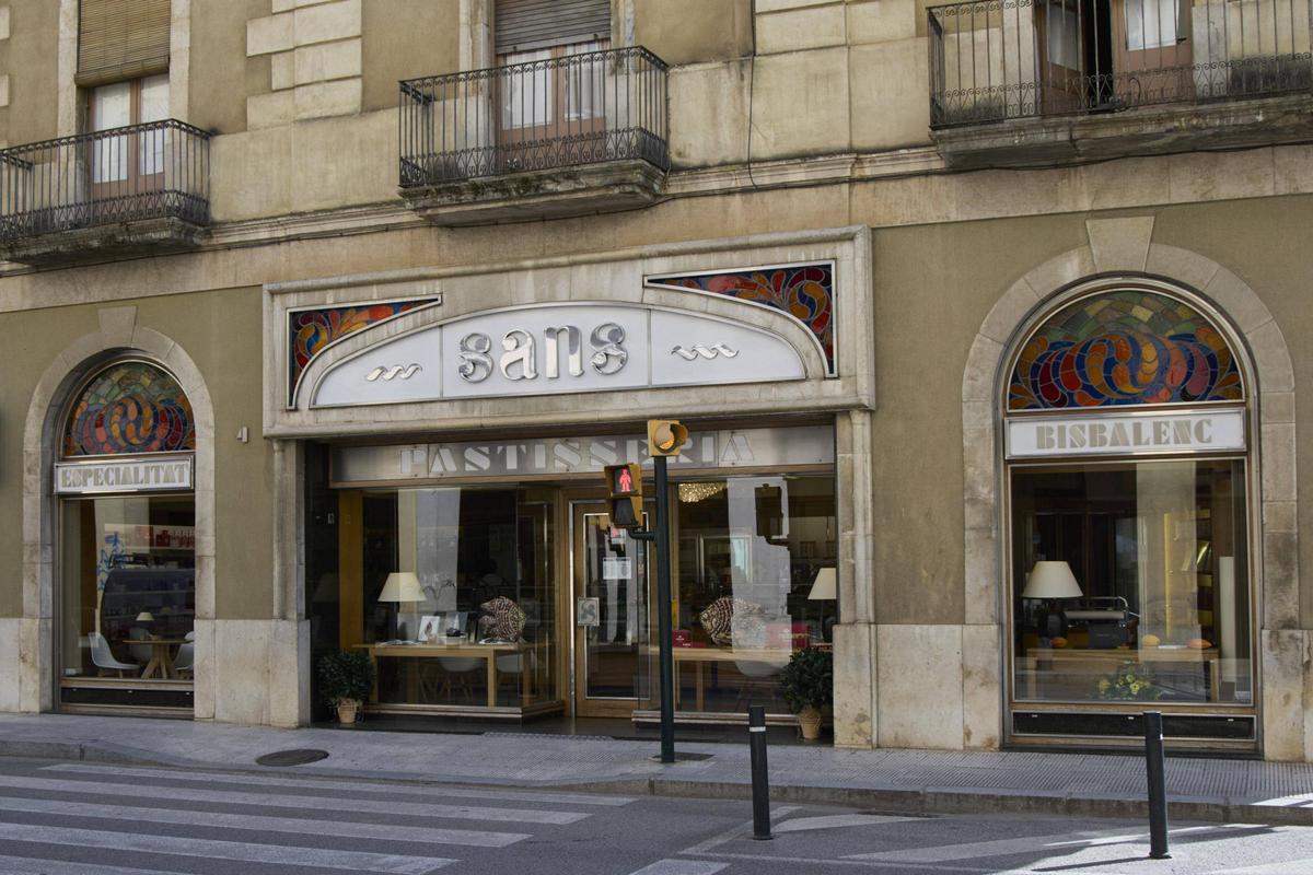 Façana de la pastisseria Sans, ubicada a la Bisbal d'Empordà.