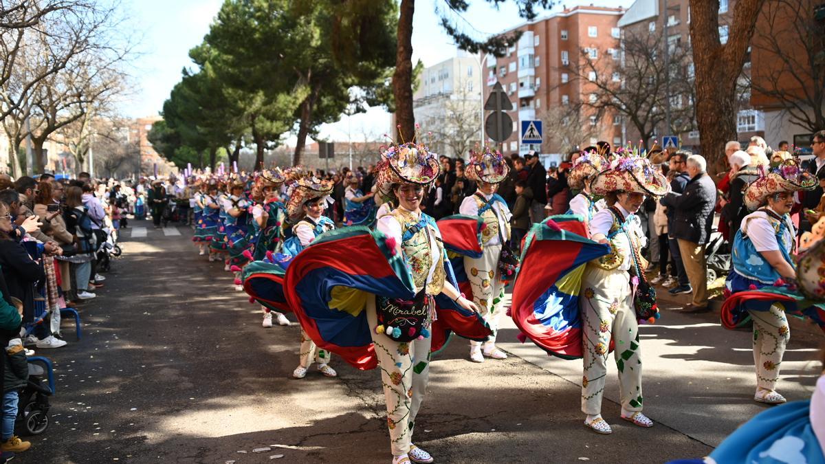 Los desfiles del Carnaval de Badajoz son una explosión de color, música y diversión